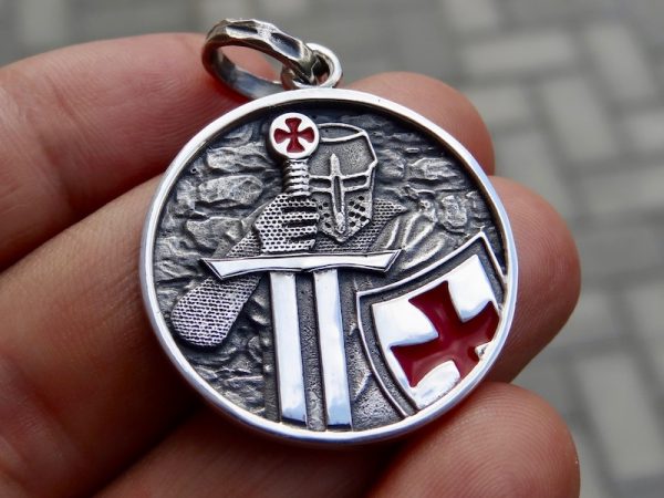 knights templar pendant