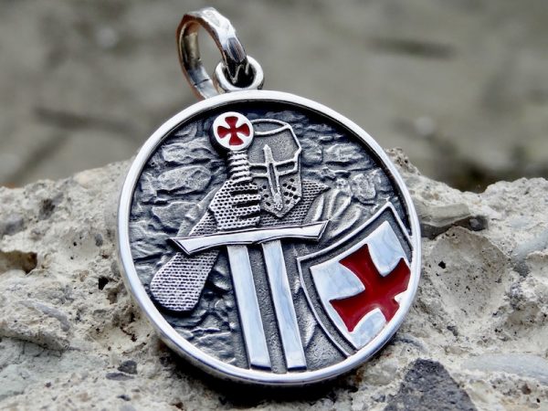 knights templar pendant