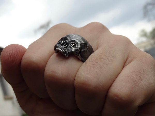 skull ring