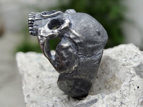 skull ring