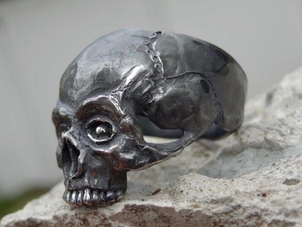 skull ring